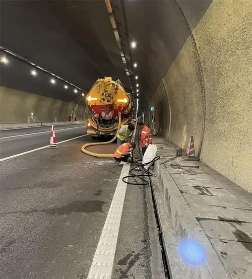 萧山隧道排水渠清淤